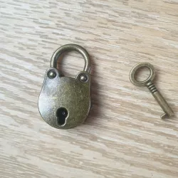 Cadenas vintage urne coffre