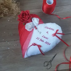 Décor mariage rouge et blanc thème passion, amour
