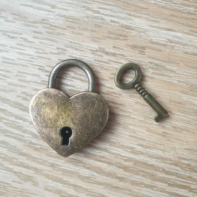 cadenas coeur coffre pirate poignées