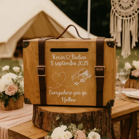 Urne en forme de valise personnalisée, réalisée en bois avec sangles simili cuir et poignée