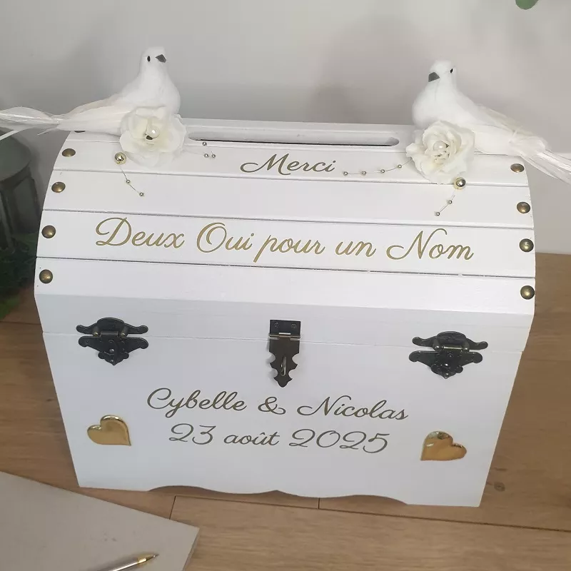 Urne coffre romantique blanche et or personnalisé par Saperlipopette