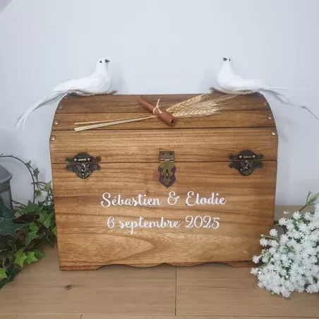 Urne coffre romantique décor colombes, personnalisée par Saperlipopette