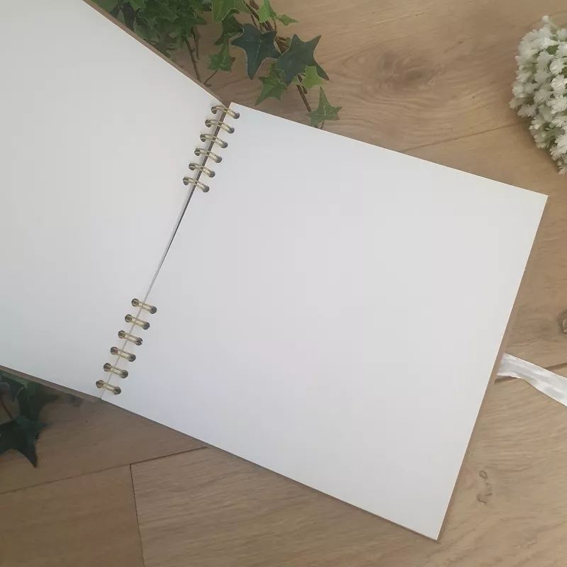 Intérieur livre d'or kraft