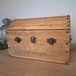 Grand coffre bois avec clous, poignées métal et ferrure pour cadenas